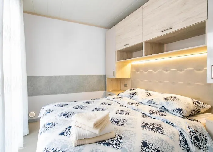 Vikendica Sunset Serenity With Onsite Pool And Only 3min From