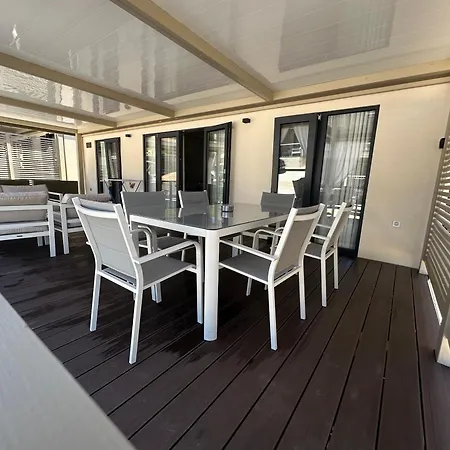 Sunset Serenity With Onsite Pool And Only 3min From Hébergement de vacances *