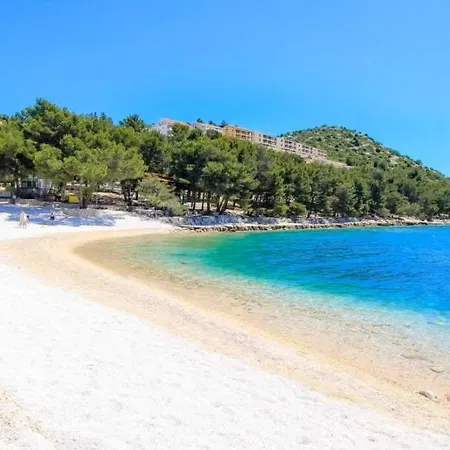 Sunset Serenity With Onsite Pool And Only 3min From Hébergement de vacances Drage