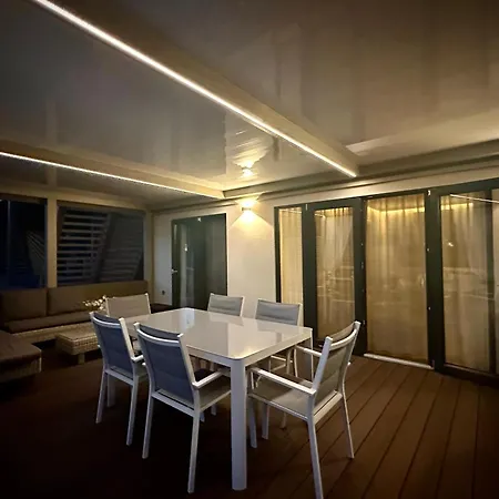 Sunset Serenity With Onsite Pool And Only 3min From Hébergement de vacances