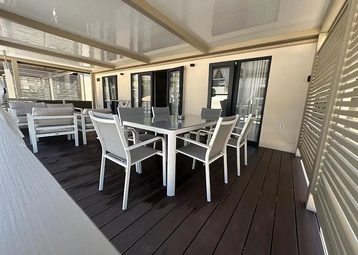 Sunset Serenity With Onsite Pool And Only 3min From Semesterbostad *