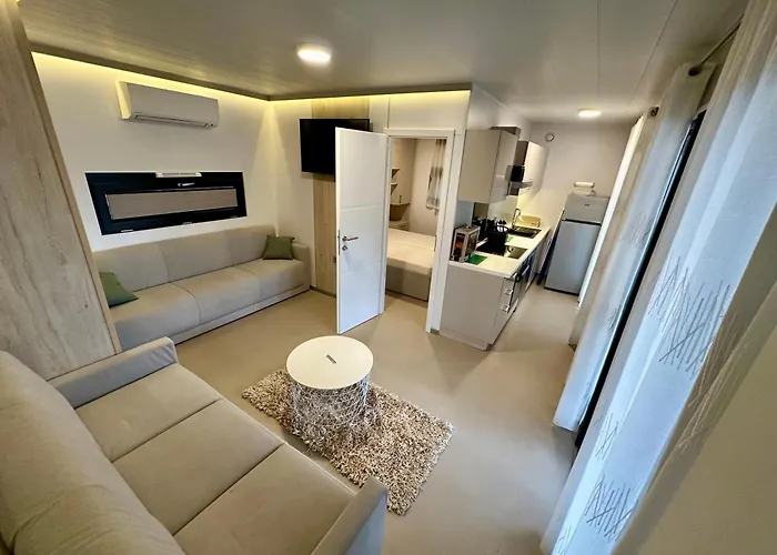 Sunset Serenity With Onsite Pool And Only 3min From Semesterbostad