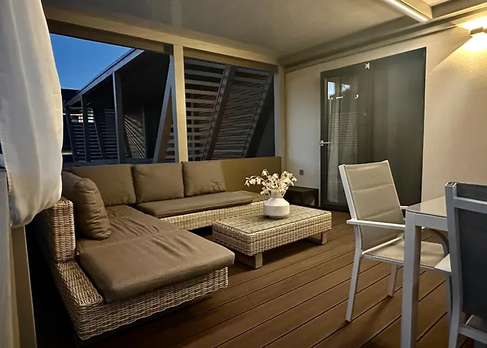 Sunset Serenity With Onsite Pool And Only 3min From