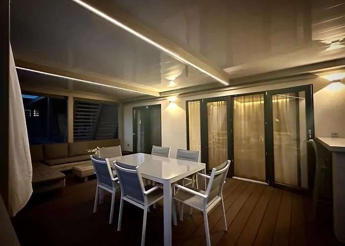 Sunset Serenity With Onsite Pool And Only 3min From Semesterbostad