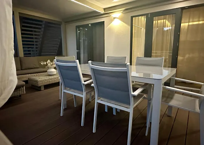 Sunset Serenity With Onsite Pool And Only 3min From